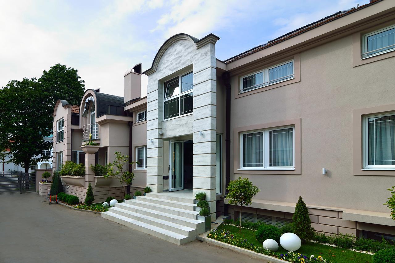 Garni Hotel D10 เบลเกรด ภายนอก รูปภาพ